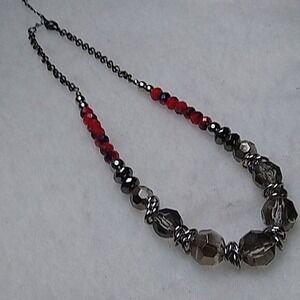 Red‎ and silver graduated faceted beaded necklace